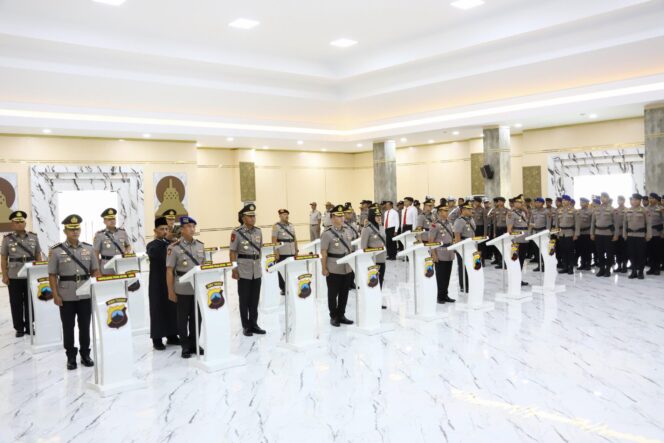 
					Polda Jateng Gelar Sertijab, 3 PJU dan 5 Kapolres Resmi Berganti