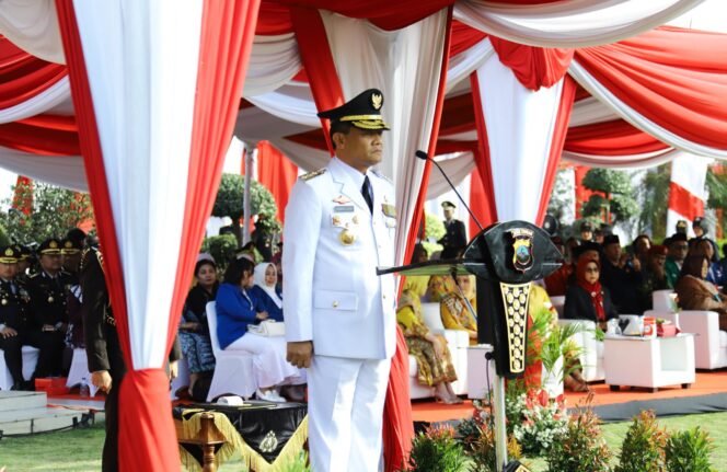 
					Gubernur Ahmad Luthfi Pimpin Upacara Hari Bhayangkara Ke-79 di Polda Jateng