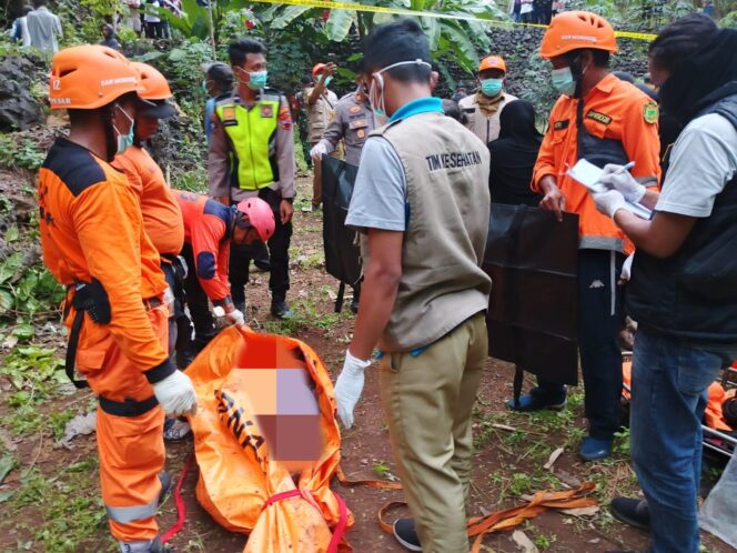 
					Diduga Bunuh Diri Akibat Depresi, Pria di Wonogiri Ditemukan Meninggal Didalam Luweng Rejoso