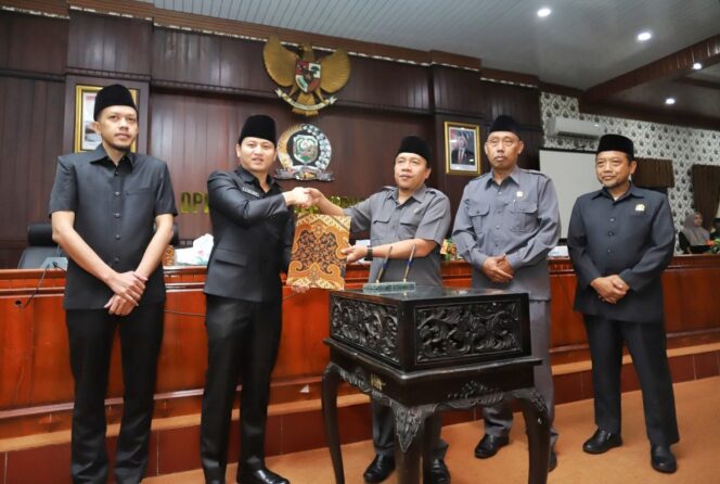 
					DPRD Trenggalek Setujui Ranperda RPJMD dan LPJ Bupati TA 2024 Menjadi Perda