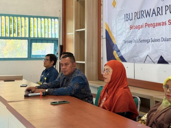
					Momen Perpisahan Guru SMK Negeri 1 Giritontro Wonogiri, Penuh Bahagia dan Haru