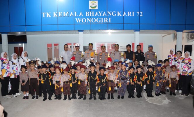 
					Pocil TK Kemala Bhayangkari 72 Wonogiri Ikut Sambut Kedatangan Presiden RI di Kartasura