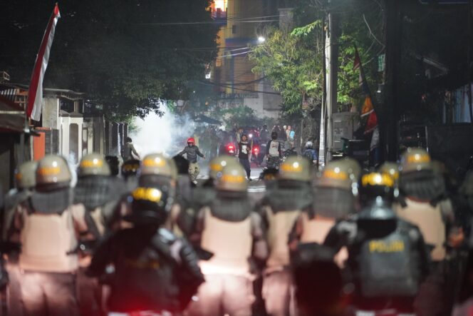 
					Komitmen Lindungi Masyarakat, Polda Jateng Berhasil Pulihkan Ketertiban Usai Demo Anarkis