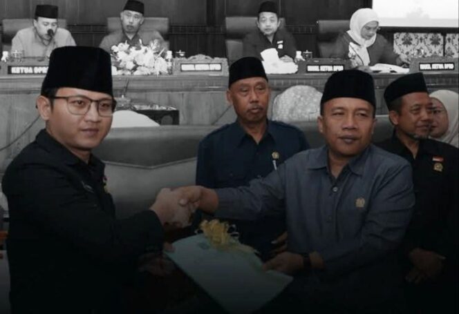 
					Bupati Nur Arifin Serahkan Nota Penjelasan KUA-PPAS APBD Kabupaten Trenggalek Tahun Anggaran 2026