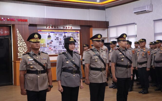 
					Polres Wonogiri Gelar Sertijab, Kabag SDM, Kapolsek Selogiri dan Kasat Binmas