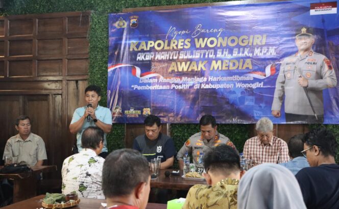 
					Melalui Ngopi Bareng, Kapolres Wonogiri Perkuat Sinergitas dengan Awak Media Demi Wonogiri Kondusif