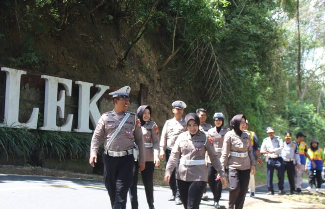 
					Ditlantas Polda Jatim Tinjau Titik Rawan Bencana Hidrometeorologi di Trenggalek