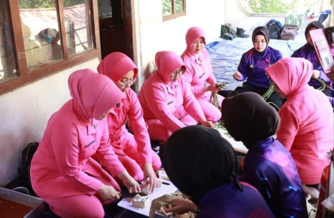 
					Kapolres Blora Sediakan Dapur Umum untuk Korban Kebakaran Sumur Minyak