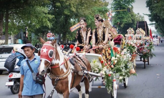 
					Meriahnya Karnaval Tingkat Sekolah Menengah di Trenggalek, Tampilkan Ragam Budaya Nusantara