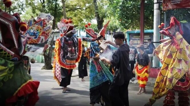 
					Semarak HUT ke-80 RI, Instansi Pemerintah hingga Kelompok Masyarakat Ikuti Pawai Budaya di Trenggalek