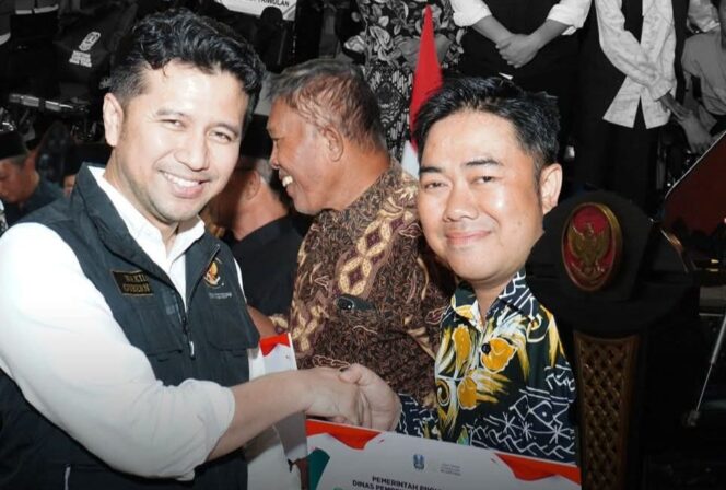
					Kunjungi Trenggalek, Wagub Emil Dardak Salurkan Bansos Rp 4,2 Miliar untuk Masyarakat