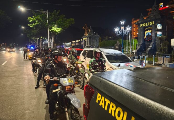 
					Libur Panjang Maulid Nabi, Polda Jateng dan Polres Jajaran Intensif Patroli Skala Besar 