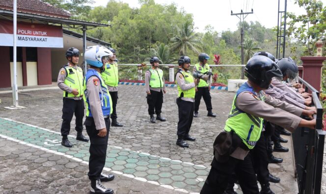 
					Antisipasi Unjuk Rasa Anarkis, Polres Wonogiri Gelar Simulasi Pengamanan Mako