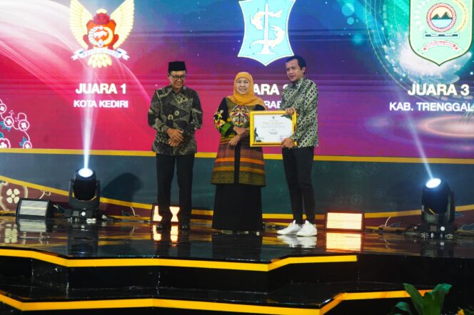 
					Pemkab Trenggalek Raih 2 Penghargaan dalam Gebyar Ekonomi Syariah FESyar Jawa 2025 di Surabaya