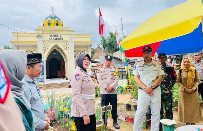 
					Tim Ditlantas Polda Jatim Kagumi Kampung Tertib Lalu Lintas di Trenggalek