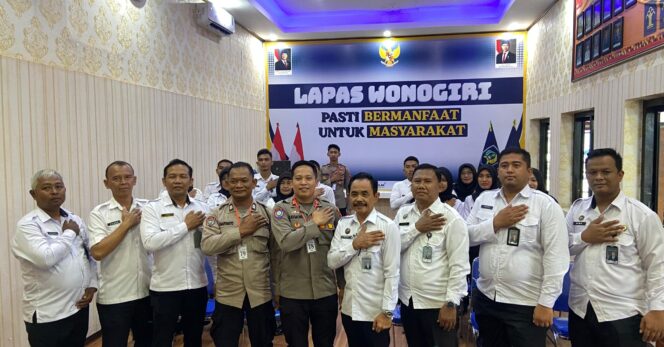 
					Kasat Binmas Polres Wonogiri Beri Binluh kepada Petugas Lapas Kelas II B