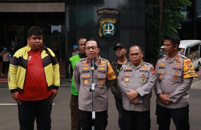
					Polda Metro Jaya Bantah Aksi Mogok Makan Sejumlah Aktivis yang Ditahan 
