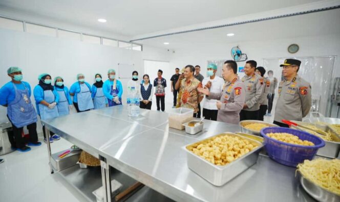 
					Pemerintah Akui Program MBG Sebabkan 5.000 Lebih Siswa Jadi Korban Keracunan 