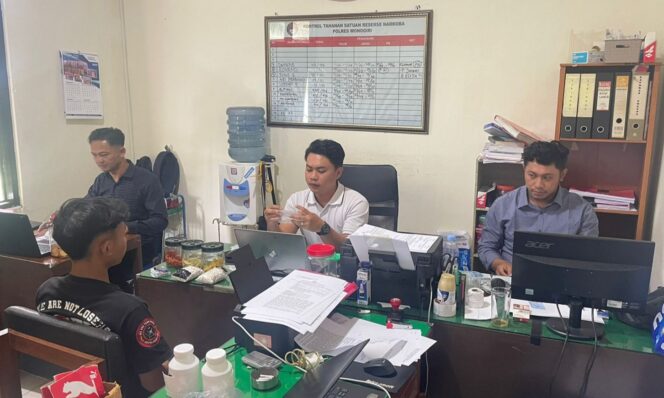 
					Pelajar 18 Tahun di Wonogiri Ditangkap Polisi, Diduga Edarkan Sabu dan Obat Terlarang