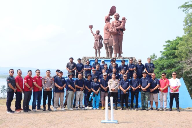 
					Kompak! Polisi dan Wartawan di Wonogiri Jalan Sehat Bareng