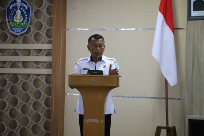 
					Bupati Ponorogo Sugiri Sancoko memberikan arahan dalam rapat pelepasan kawasan hutan di Aula Bapperinda. (Sumber: ponorogo.go.id)