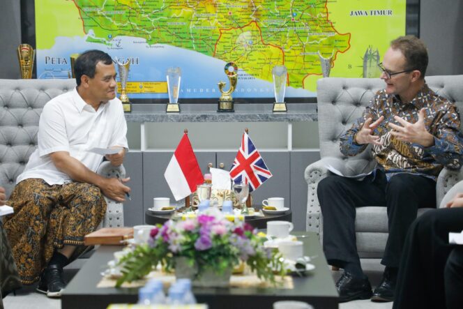 
					Bertemu Gubernur Ahmad Luthfi, Dubes Inggris Bahas Potensi Kerja Sama di Jawa Tengah