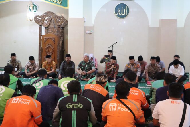 
					Forkopimda Wonogiri dan Komunitas Ojol Gelar Doa Bersama untuk Mengenang Affan Kurniawan