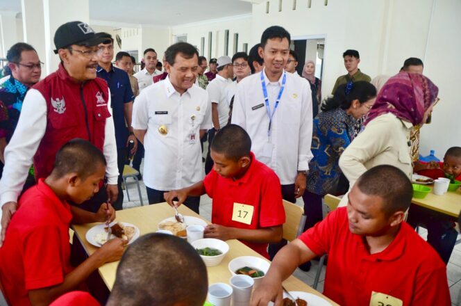 
					Gubernur Ahmad Luthfi: Sekolah Rakyat Sesuai Kebutuhan Jawa Tengah dalam Entaskan Kemiskinan