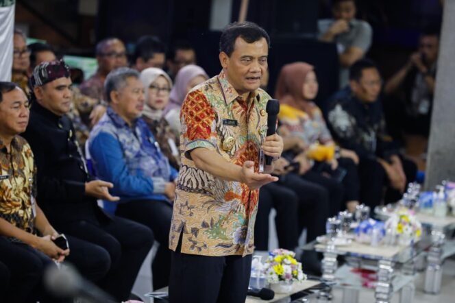 
					Gubernur Ahmad Luthfi Komitmen Bangun Sistem Pendidikan Adil dan Terbuka 