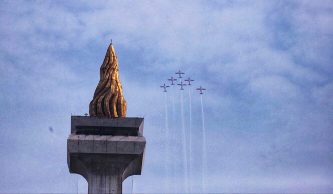 
					Defile Ratusan Ribu Personel dan Aksi Tempur TNI Warnai Peringatan HUT ke-80 di Monas