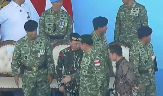 
					Video Viral: SBY Tak Salami Kapolri di HUT ke-80 TNI, Partai Demokrat Klarifikasi