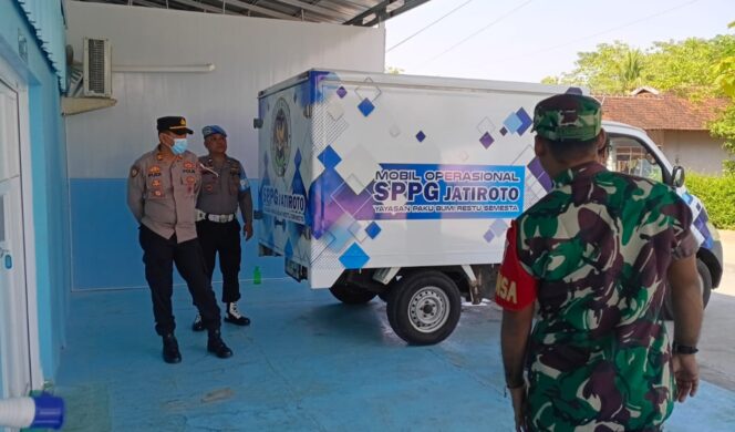 
					Polisi Kawal Distribusi Makan Bergizi ke Ribuan Siswa di Jatiroto Wonogiri