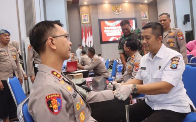 
					Sambut HUT ke-74 Humas Polri, Polres Trenggalek Gelar Donor Darah dan Vaksinasi Influenza