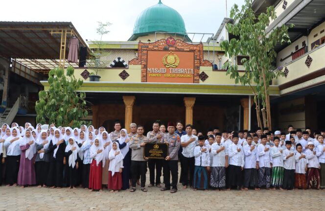 
					Dari Polisi Untuk Santri, Kapolres Wonogiri Resmikan Masjid Tribrata di Ponpes Santri Manjung