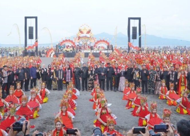 
					Semakin Meriah! Ribuan Penari Tampil di Festival Gandrung Sewu Banyuwangi 2025