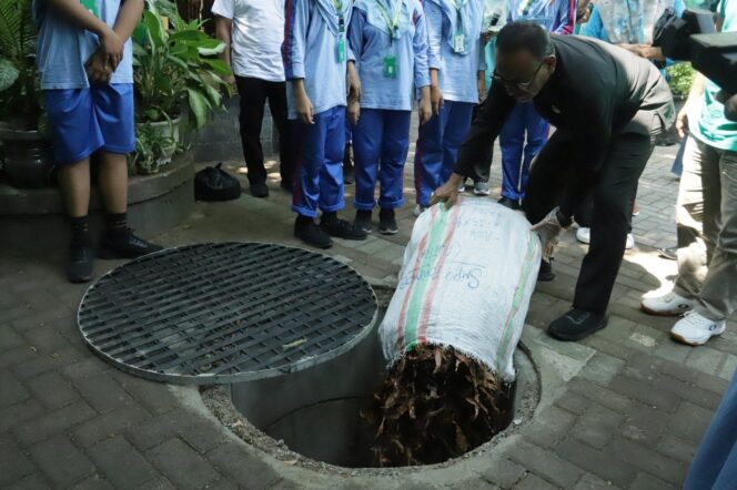 
					Peluncuran program “Membangun Masa Depan Berkelanjutan” bersama siswa SMPN 4 Ponorogo, 3 Oktober 2025. (Sumber: ponorogo.go.id)

