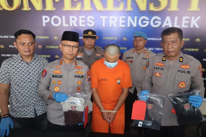 
					Penganiayaan Guru SMP di Trenggalek Ditetapkan Jadi Tersangka