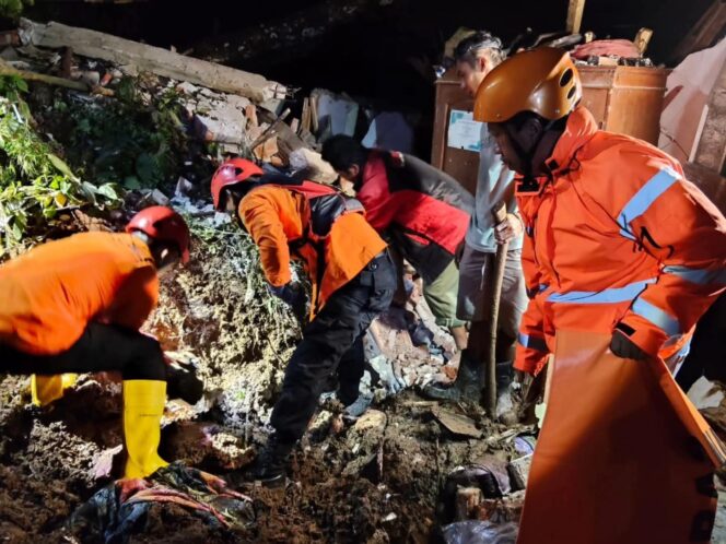 
					Bencana Tanah Longsor di Desa Depok Trenggalek, Dua Warga Meninggal dan Dua Lainnya Masih Pencarian