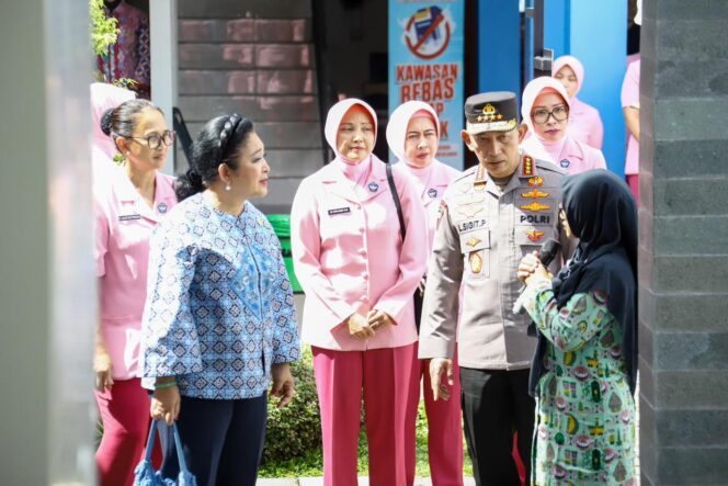 
					Kapolri dan Ketua Komisi IV DPR RI Apresiasi Pengelolaan SMP dan SPPG oleh Yayasan Kemala Bhayangkari Karanganyar
