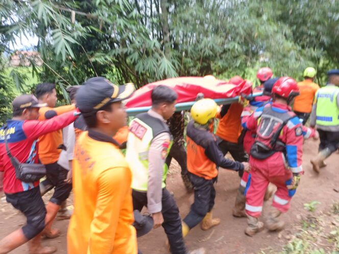 
					Tim DVI Polda Jateng Identifikasi 8 Korban Longsor Cilacap Yang Ditemukan Tim SAR Gabungan dan Unit K9
