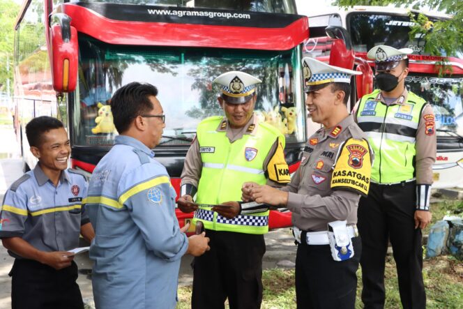 
					Ops Zebra Candi 2025, Satlantas Polres Wonogiri Gelar Ramp Check Armada Bus di Terminal Krisak, Pastikan Kendaraan Layak