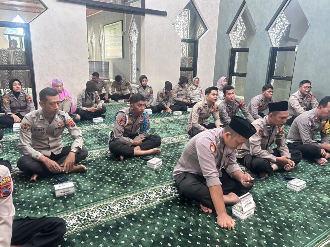 
					Personel Polres Wonogiri Ikuti Binrohtal Secara Virtual bersama Mabes Polri
