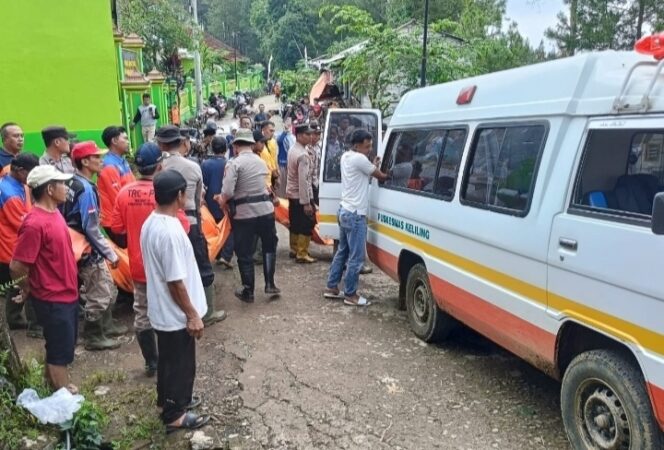 
					Seluruh Korban Tanah Longsor di Desa Depok Trenggalek Ditemukan, Total 4 Orang Meninggal