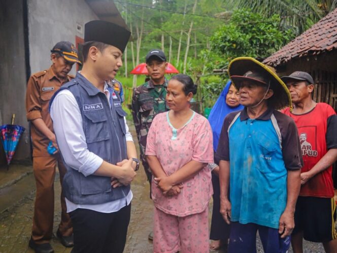 
					Bupati Mas Ipin Kunjungi Keluarga Korban Bencana Tanah Longsor di Desa Depok