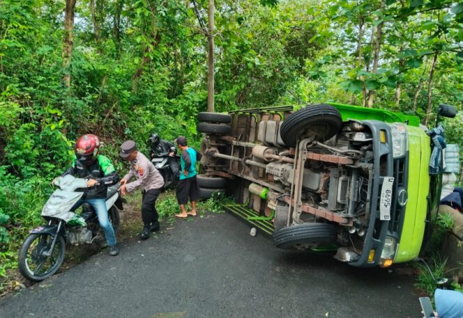 
					Lagi – lagi Truk Terguling di Alas Tunggangan Jatiroto Wonogiri, Polisi Ingatkan Pengendara Patuhi Imbauan Keselamatan