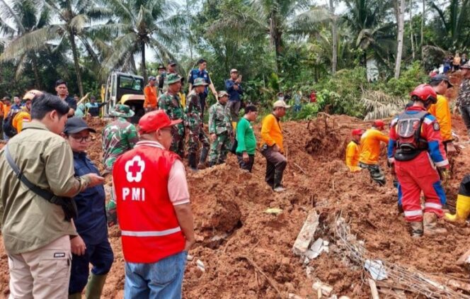 
					Longsor Cilacap, 3 Orang Ditemukan Meninggal dan 20 Lainnya Masih Hilang