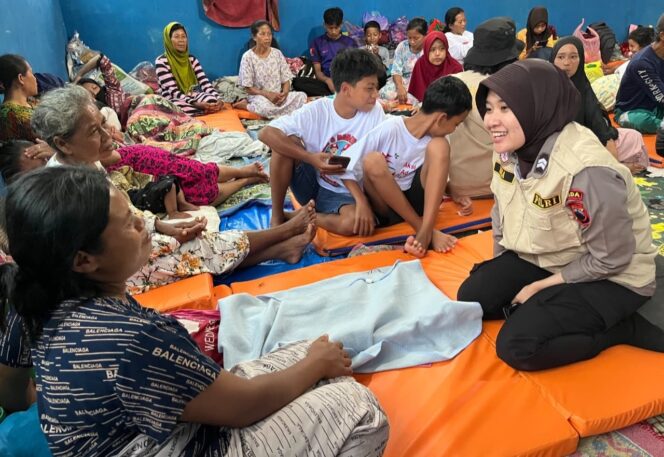 
					Polda Jateng Turunkan Tim Trauma Healing Dampingi Korban Longsor di Cilacap dan Banjarnegara, Pulihkan Kondisi Psikologis Warga