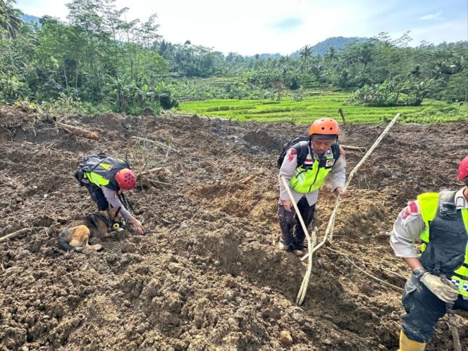 
					Tim K-9 Sat Samapta Polres Wonogiri Temukan Empat Titik Awal Korban Longsor di Banjarnegara 