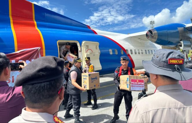 
					Bantuan Logistik Tiba di Bandara Silangit, Polda Sumut Langsung Distribusikan untuk Korban Bencana