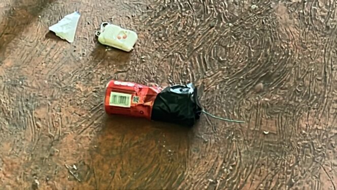 
					Bom rakitan atau bom molotov yang ditemukan di masjid sekolah diduga dibawa oleh siswa yang kerap di-bully atau dirundung oleh siswa lain. (Sumber Foto: Ist.)